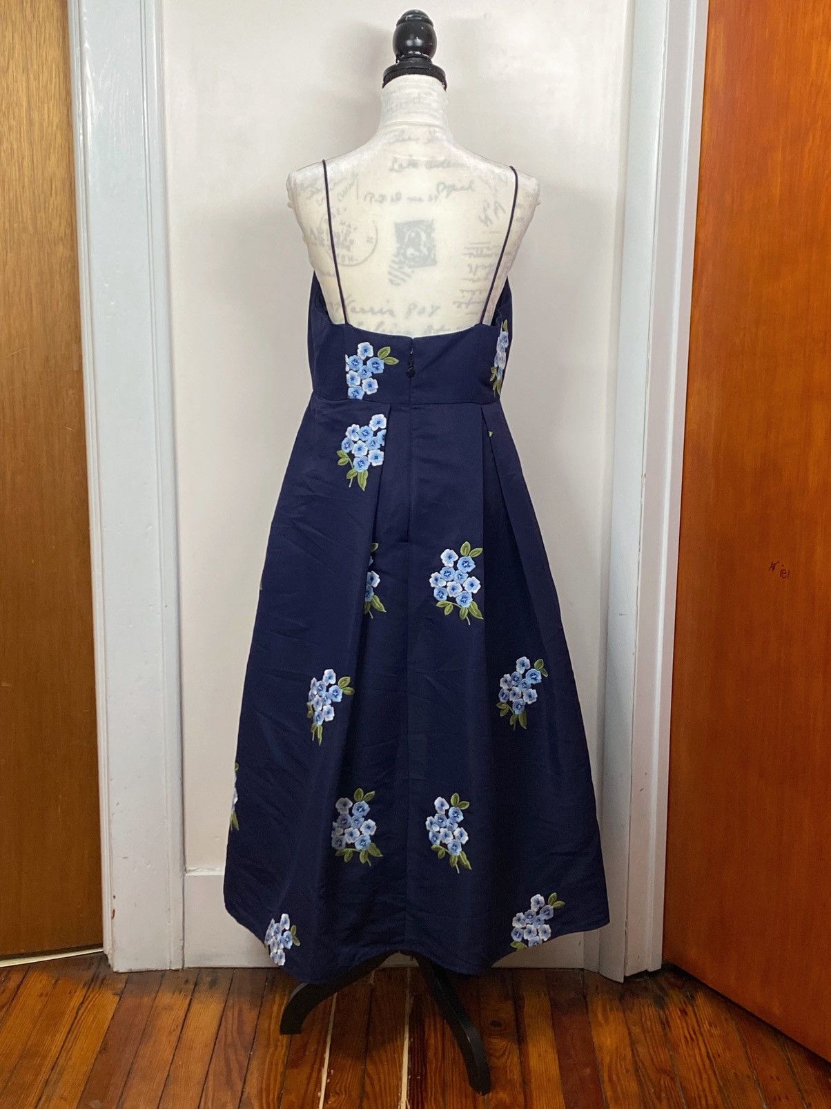 Sachin & Babi Sachin & Babi Pleated Embroidered Midi Dress size 10 Size L / US 10 / IT 46 - 7 Thumbnail