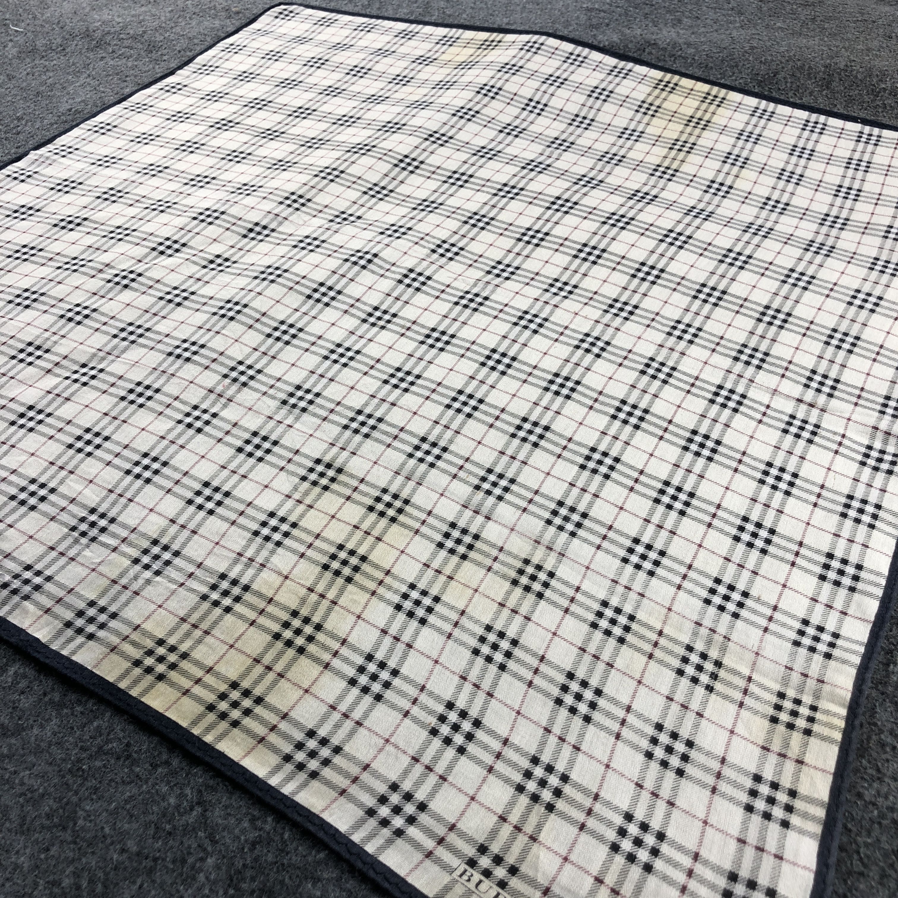 Burberry Burberry Flower Handkerchief Neckerchief Bandana H2515 Size ONE SIZE - 3 Thumbnail