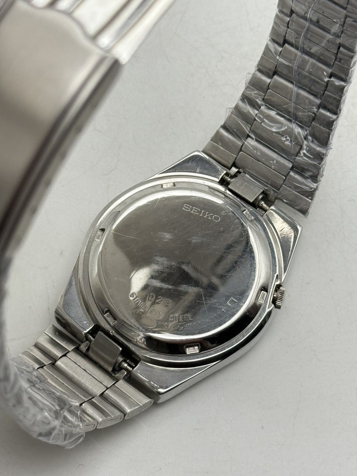 Seiko SEIKO 5 AUTOMATIC 7009 BLACK DIAL MEN VINTAGE WRISTWATCH Size 36 - 8 Thumbnail