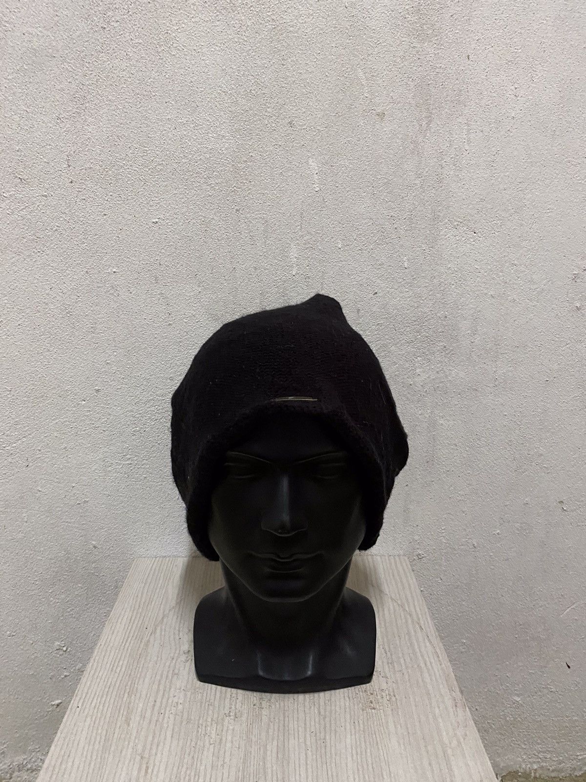 Japanese Brand Queen Head Plain Beanie Hat Size ONE SIZE - 2 Thumbnail