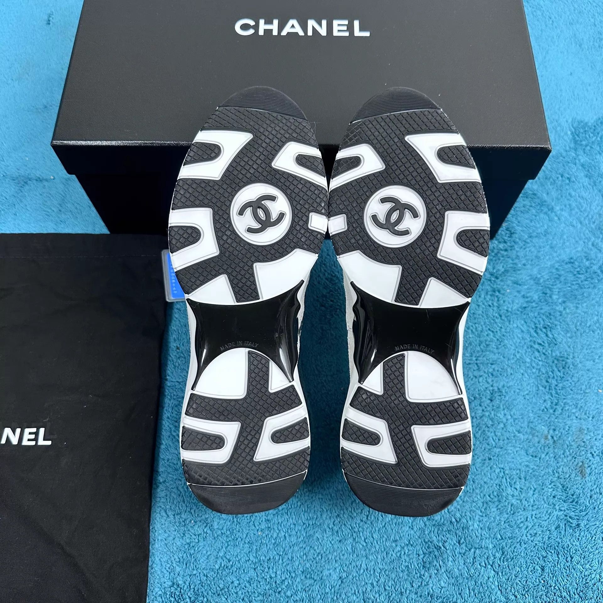 Chanel Chanel 25A Calfskin Low-Top Sneaker Light Gold 38 Size US 7.5 / IT 37.5 - 5 Thumbnail