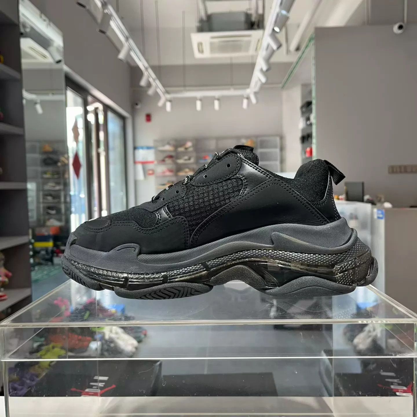 Balenciaga Balenciaga Triple S New Black Air Dad Sneaker 42 Near Mint Size US 9 / EU 42 - 6 Thumbnail