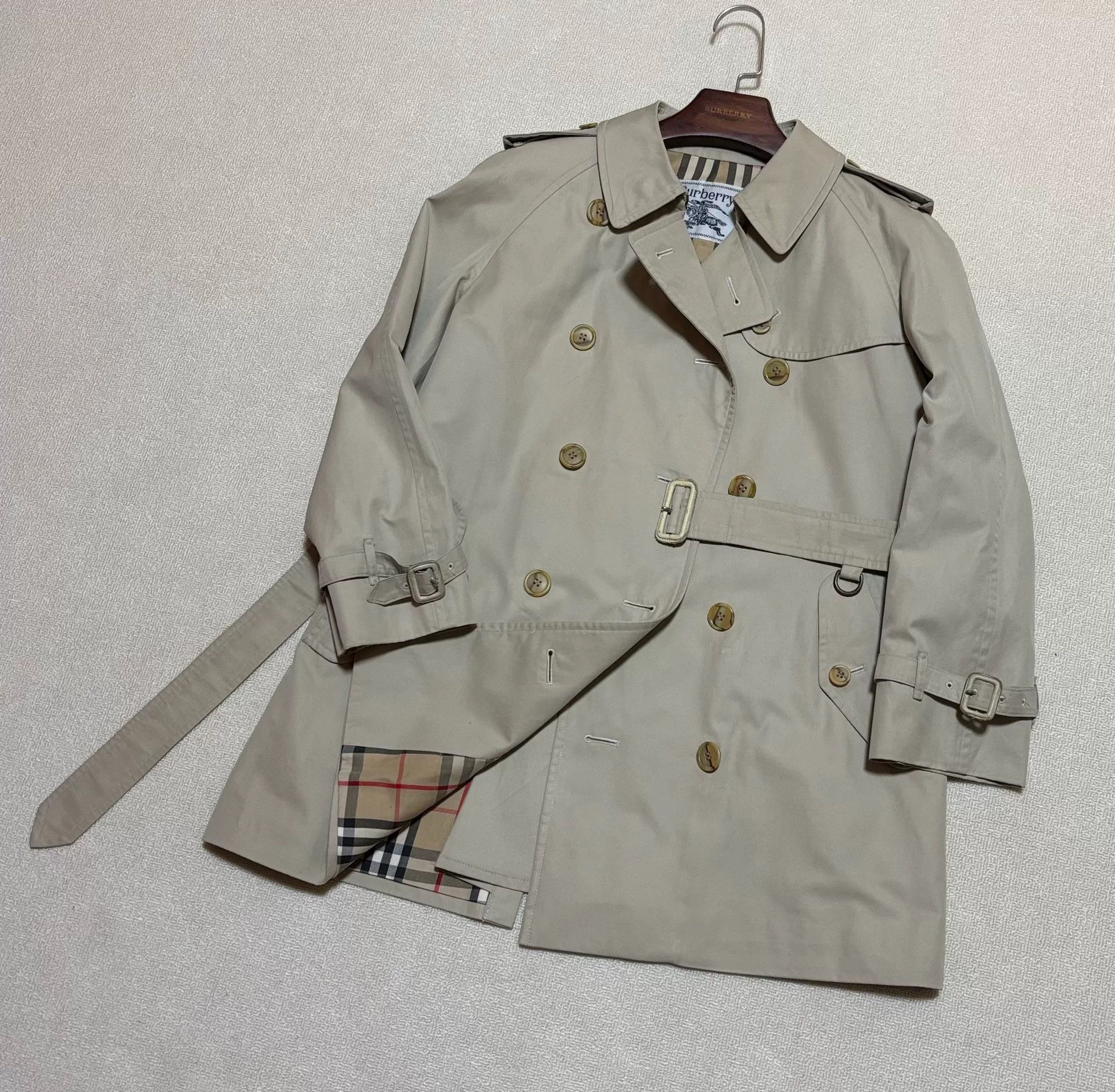 Burberry Burberry Women's Trench Coat Size M / US 6-8 / IT 42-44 - 1 Thumbnail