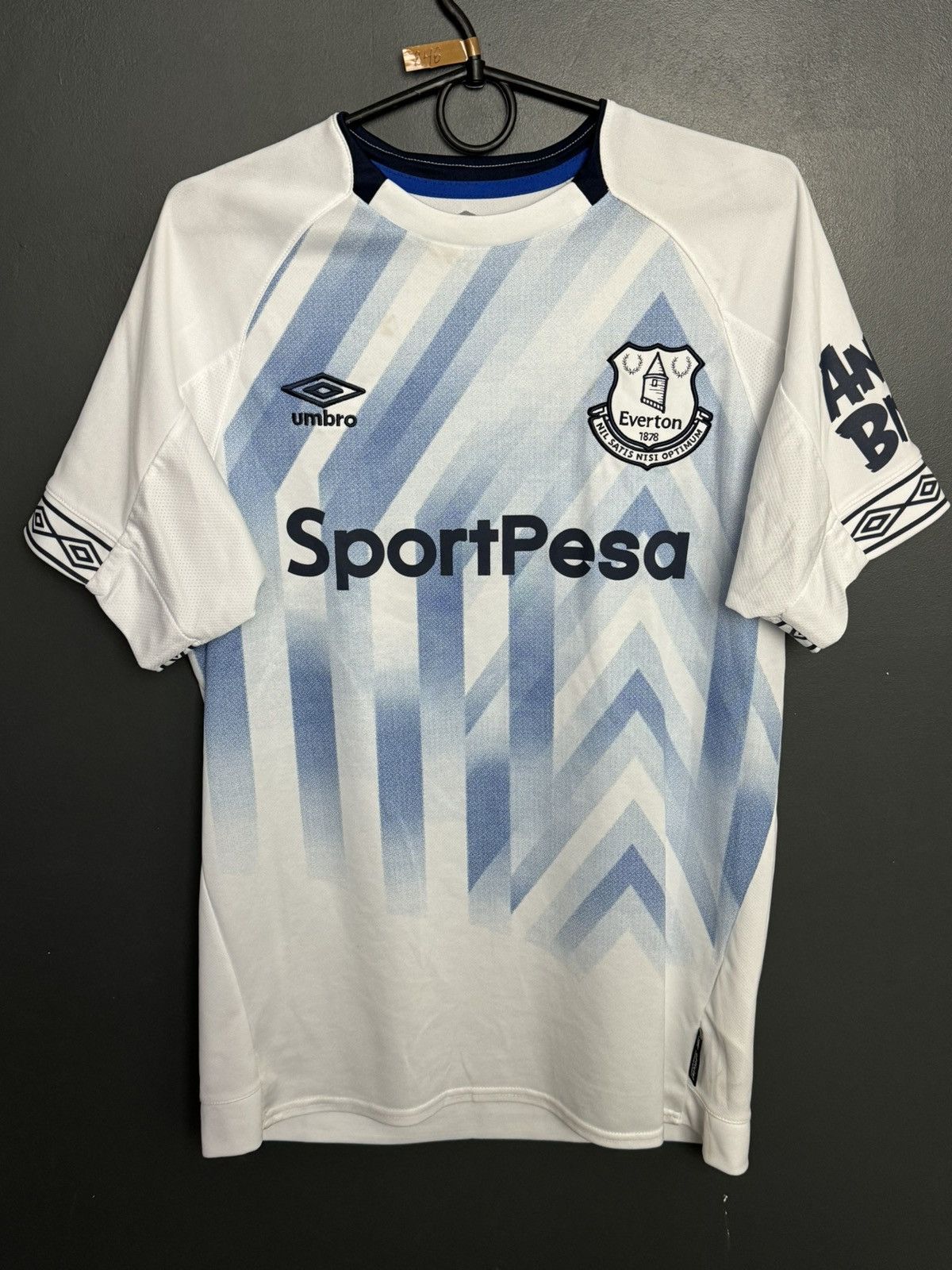 Umbro Everton 18/19 Third Football Jersey Size US S / EU 44-46 / 1 - 1 Thumbnail