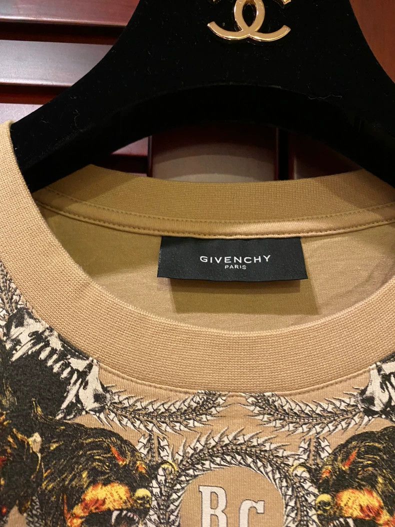 Givenchy Givenchy 1FW Showpiece Short Sleeve Size US S / EU 44-46 / 1 - 5 Thumbnail