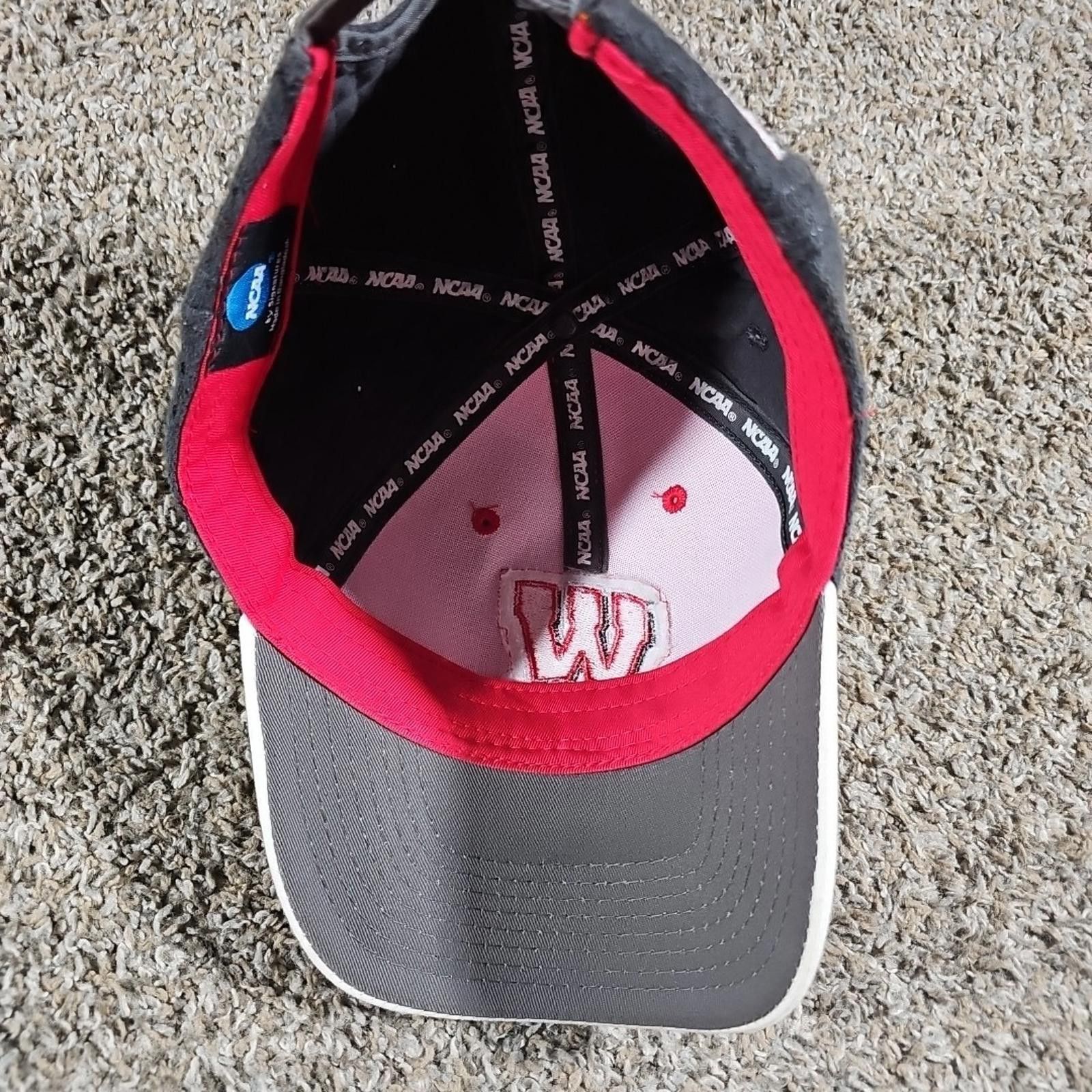 Signatures NCAA By Signatures Wisconsin Badgers Quilted Strapback Hat Size ONE SIZE - 6 Thumbnail