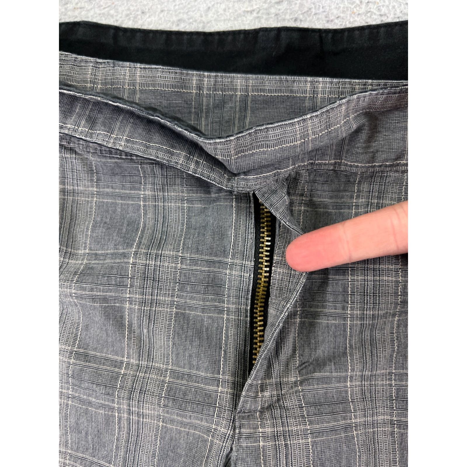 The North Face The North Face Shorts Womens 28 Gray Plaid 100% Cotton Golf Hiking 28x10 Size 28" / US 6 / IT 42 - 6 Thumbnail