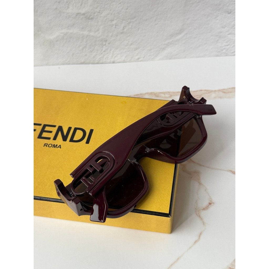 Fendi NEW Fendi FE40108U Burgundy Flat Top Sunglasses Size ONE SIZE - 8 Thumbnail