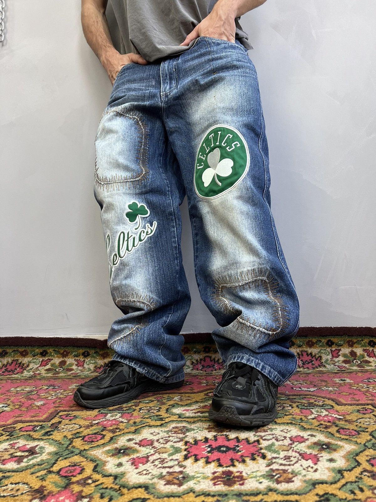 UNK NBA CELTICS ワイド 刺繍ロゴ デニム 40 UNK NBA チームロゴ バスケ 全面刺繍ロゴ 極太ワイドデニム B系