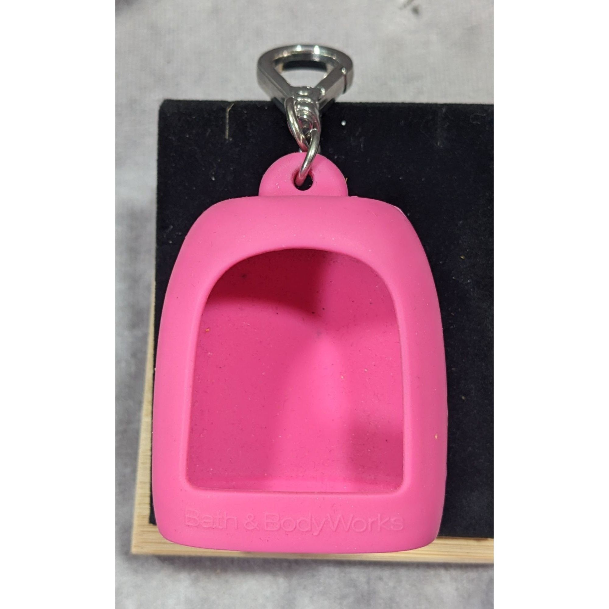 Other Bath & Body Works HTF Pink Rhinestone Heart Pocketback Holde Size ONE SIZE - 7 Thumbnail