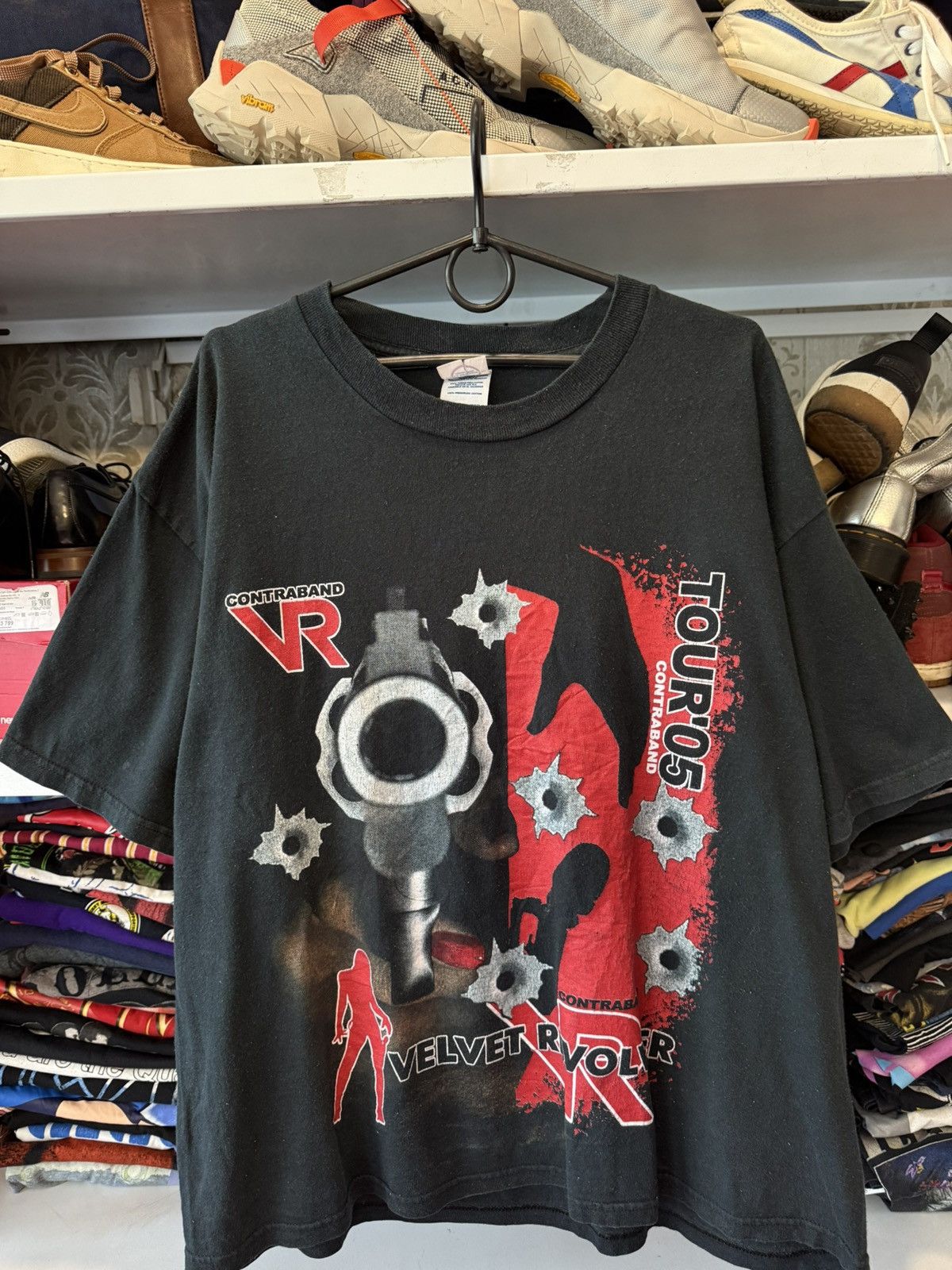 Band Tees Vintage Contraband Velvet Revolver Tour’05 T Shirt Size US XL / EU 56 / 4 - 13 Thumbnail