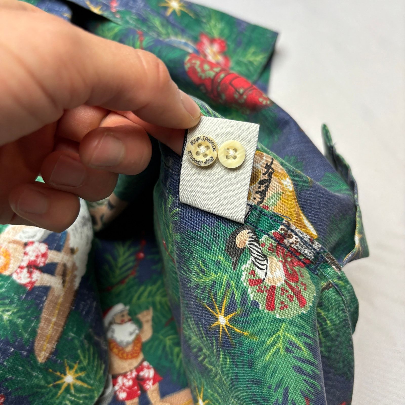 Reyn Spooner Reyn Spooner Mele Kalikimaka Reverse Print Aloha Shirt 2XL Size US XXL / EU 58 / 5 - 9 Thumbnail