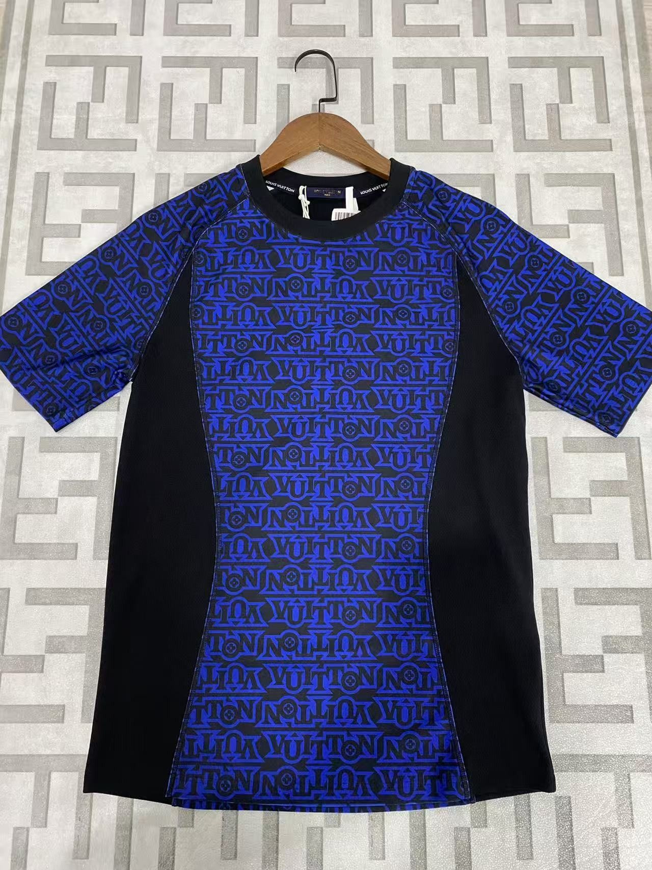 Louis Vuitton Louis Vuitton Monogram Short Sleeve T-Shirt Size XS Size US XS / EU 42 / 0 - 1 Thumbnail