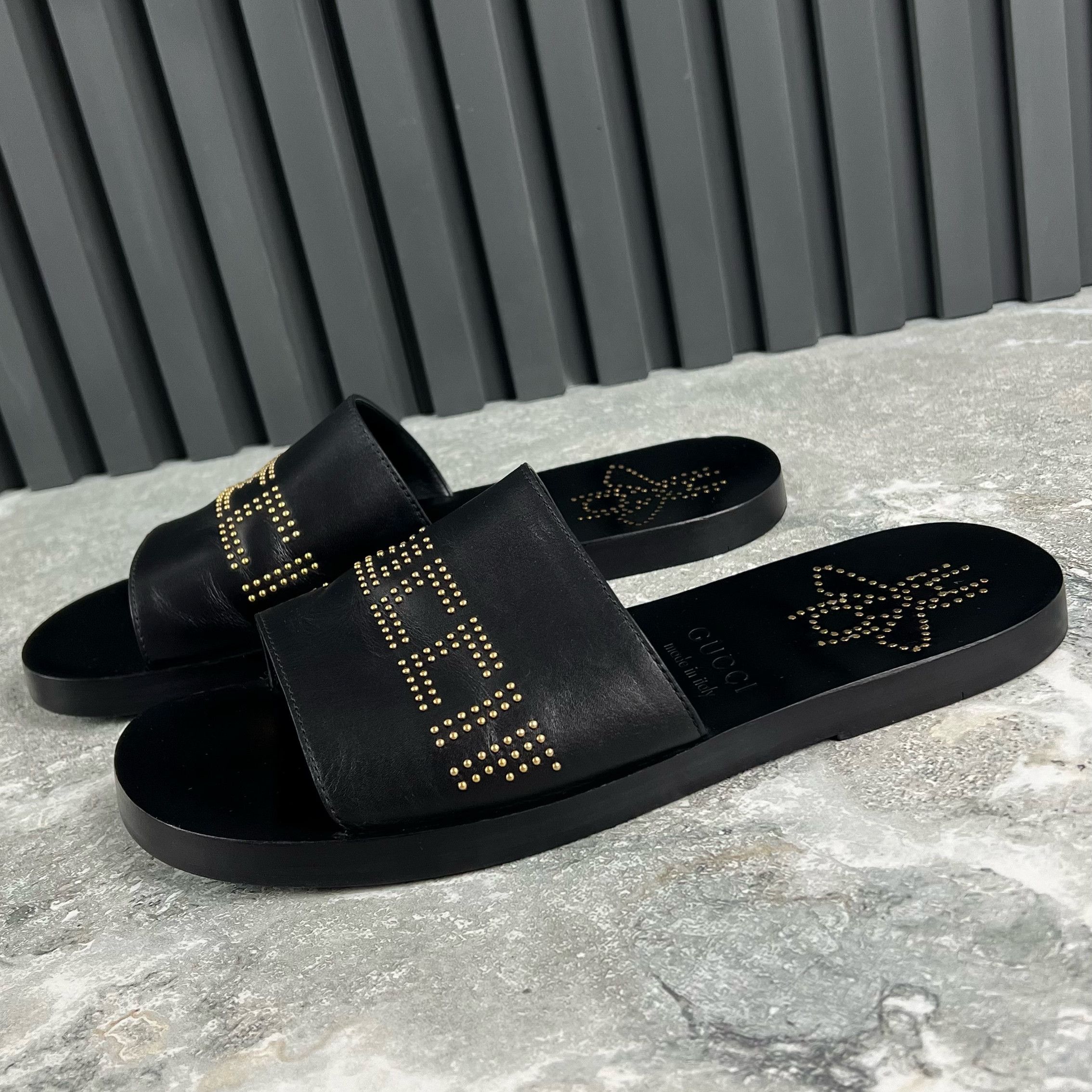 Gucci Studded Logo Bee Slides Sandals Leather Size US 8 / EU 41 - 2 Thumbnail