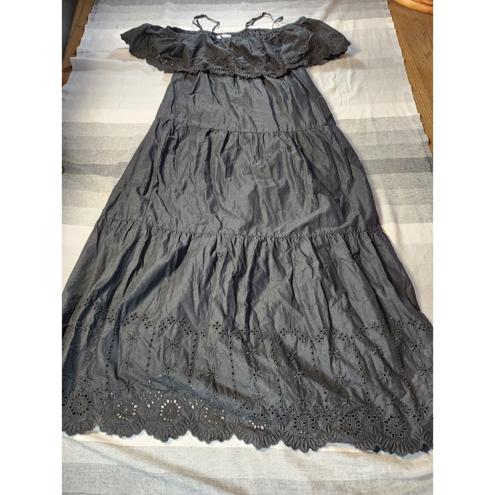 Old Navy Old Navy Women's Cold-Shoulder Maxi Swing Dress Size M / US 6-8 / IT 42-44 - 1 Thumbnail