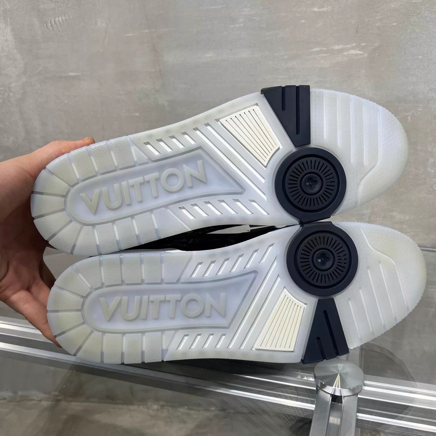 Louis Vuitton Louis Vuitton x Nigo Trainer FW25 Blue Graffiti UK9 43 Size US 10 / EU 43 - 7 Thumbnail