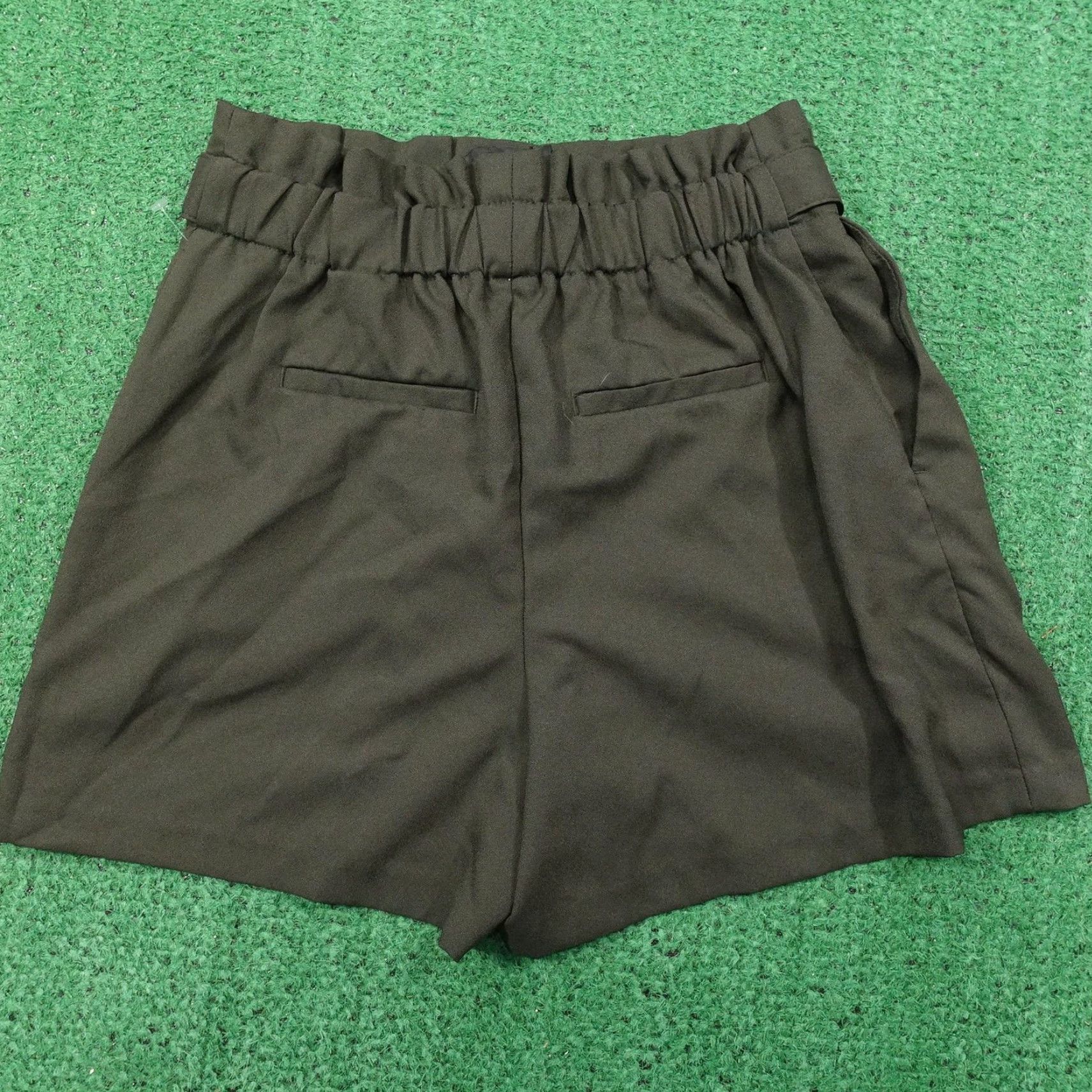 Banana Republic Banana Republic Shorts Womens 4 Green High Rise Pleated Button Waist 27 Inseam 4 Size 27" / US 4 / IT 40 - 3 Thumbnail