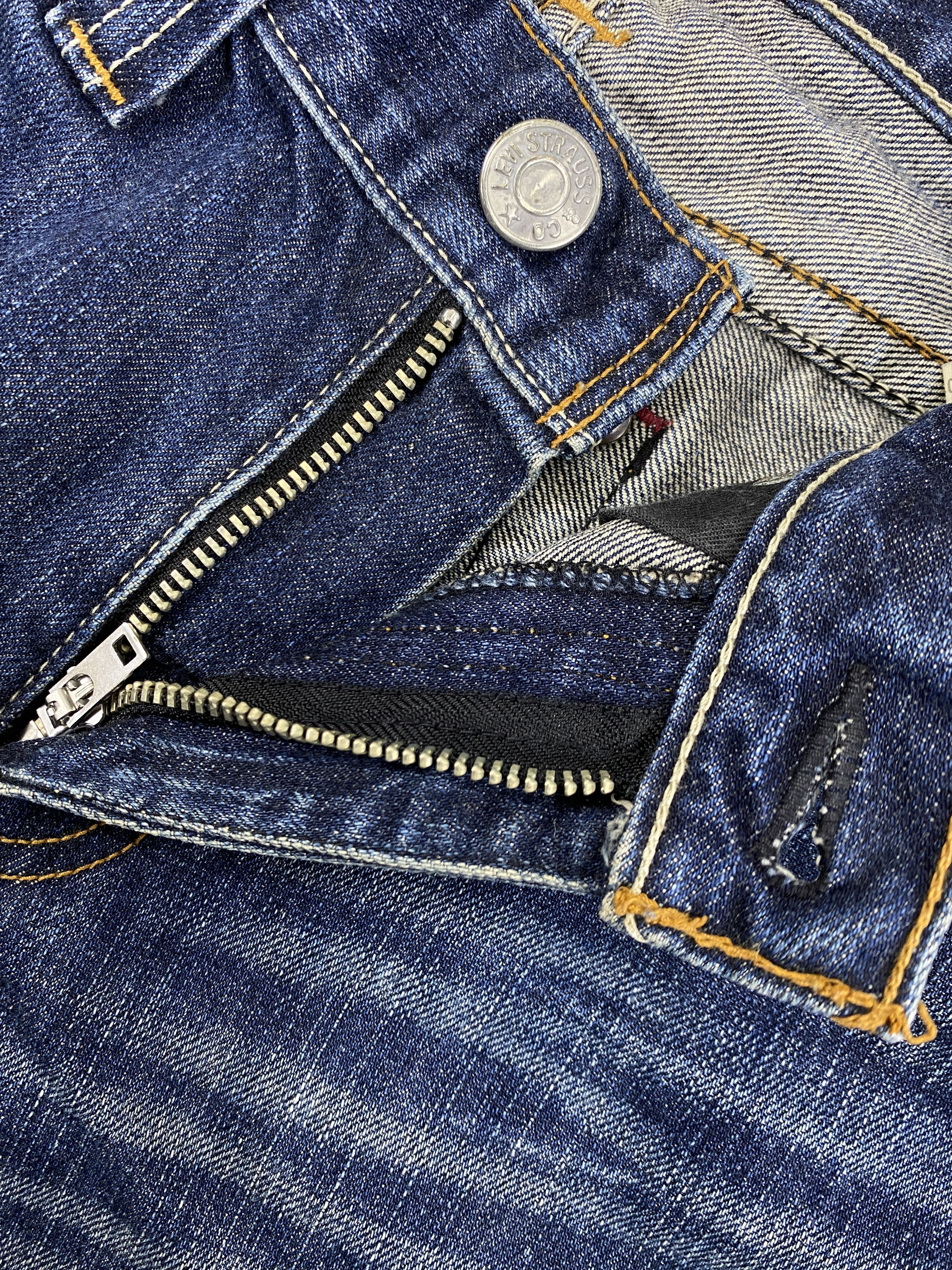Levi's Distressed Vintage Levi's 708 Flare Jeans 31x32.5 - JN3523 Size US 31 - 7 Thumbnail