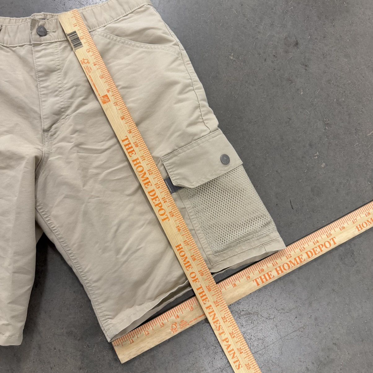 Levi's Vintage Levi’s Silvertab Cargo Shorts Beige Utility Mesh Size US 31 - 8 Thumbnail