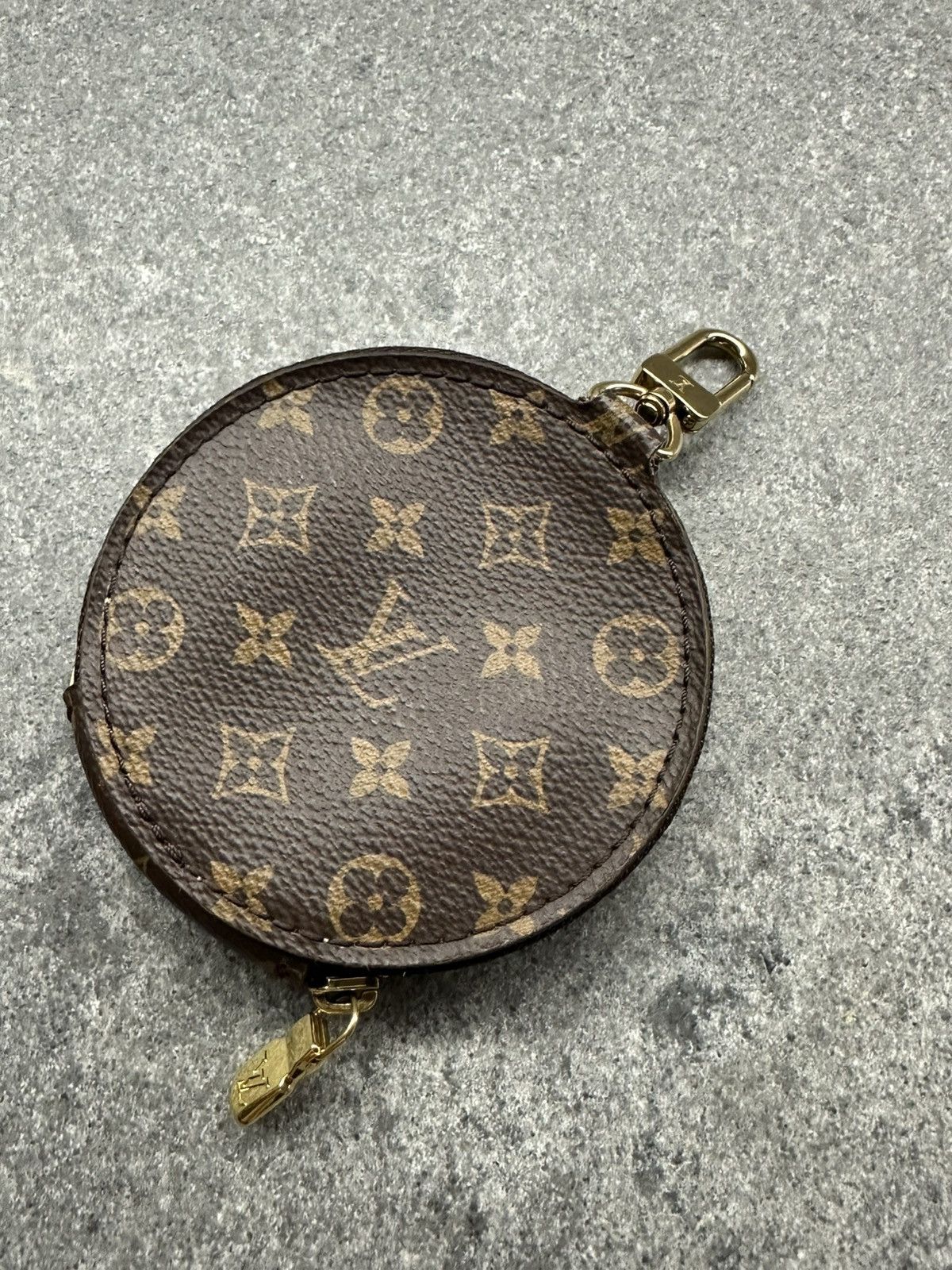 Louis Vuitton Louis Vuitton Multi Pochette Monogram Rare Round Coin Purse Size ONE SIZE - 12 Thumbnail