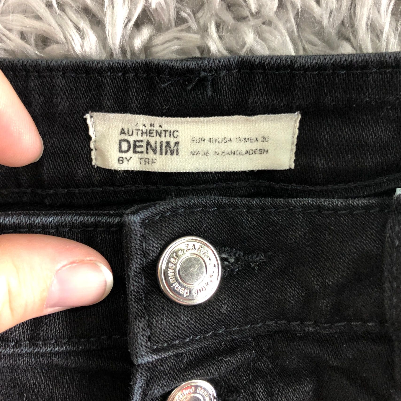 Zara Zara Jeans Short Womens Size 12 EUR 40 Mid Rise Dark Wash Black Denim Button Fly Boyfriend Short Congrats Modern Classic American Womens Size 34" / US 12 / IT 48 - 6 Thumbnail