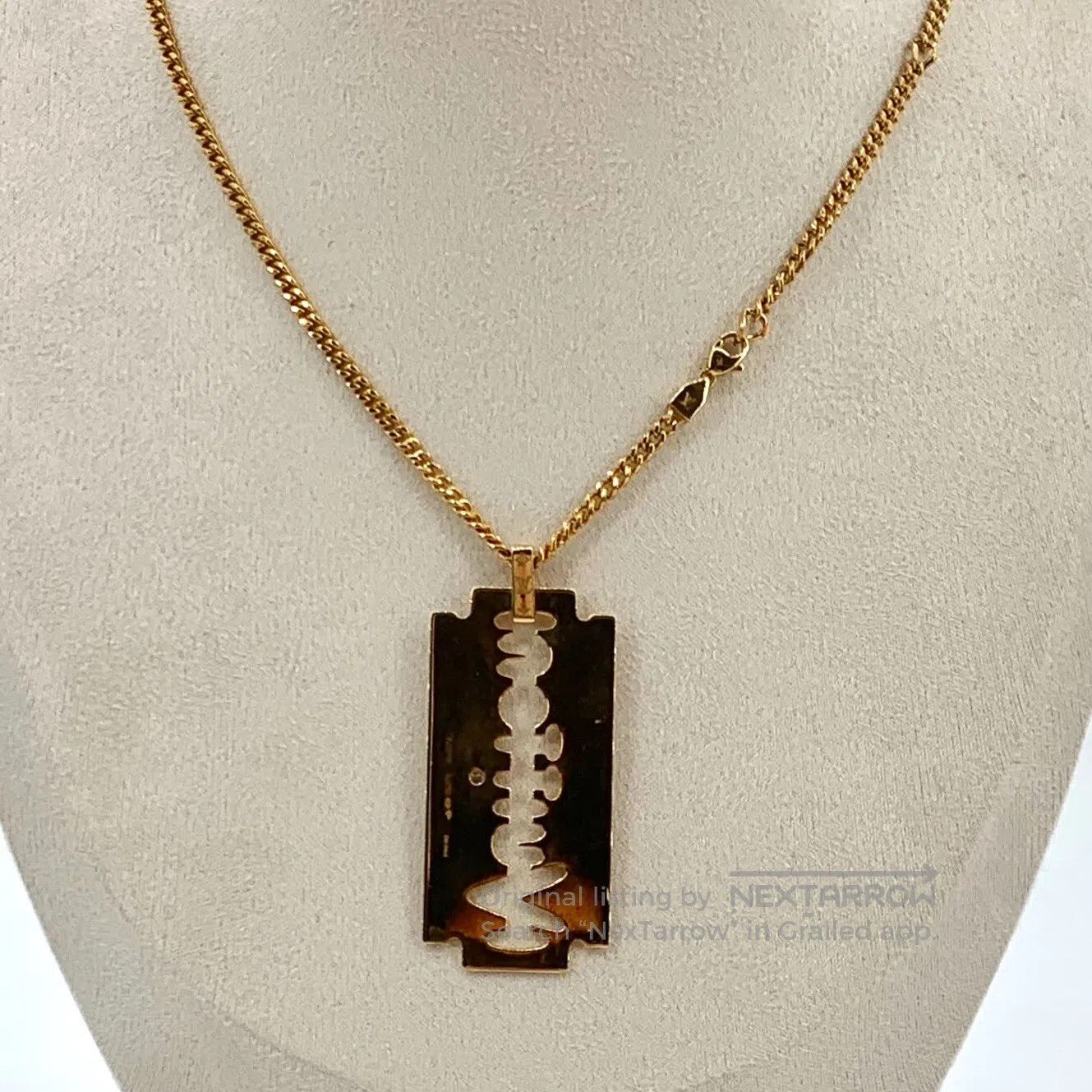 Louis Vuitton Louis Vuitton Gold cut-out blade necklace| Size ONE SIZE - 2 Thumbnail