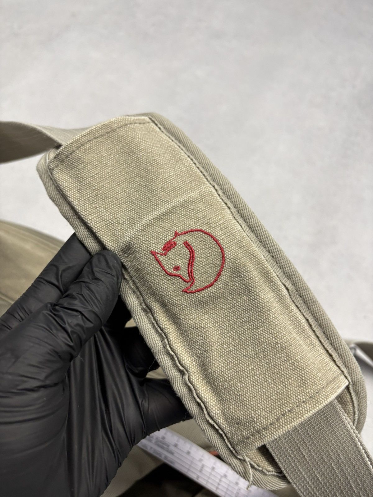 Fjallraven Fjällräven Canvas Shoulder Messenger Bag Beige Vintage Y2K Size ONE SIZE - 18 Thumbnail