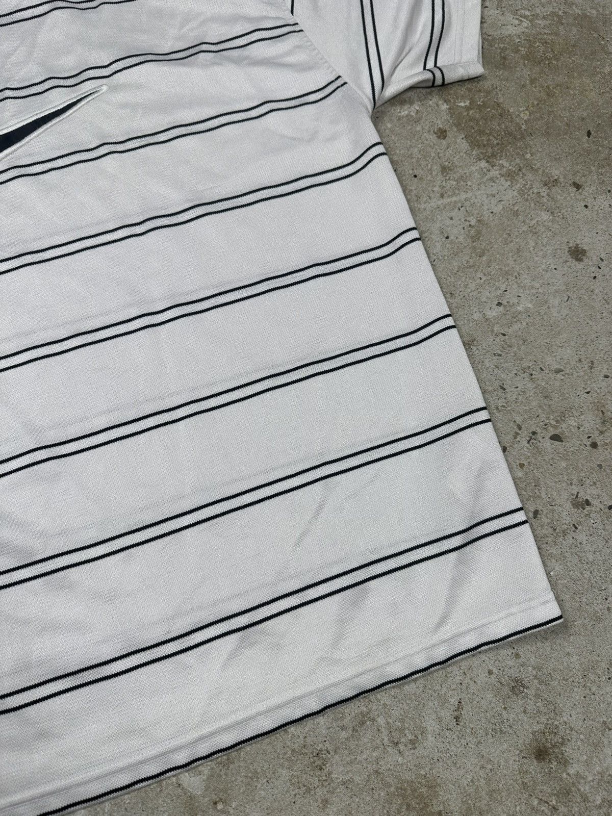 Nike Vintage 90s Nike Striped Center Swoosh Logo Tee White Size US M / EU 48-50 / 2 - 3 Thumbnail