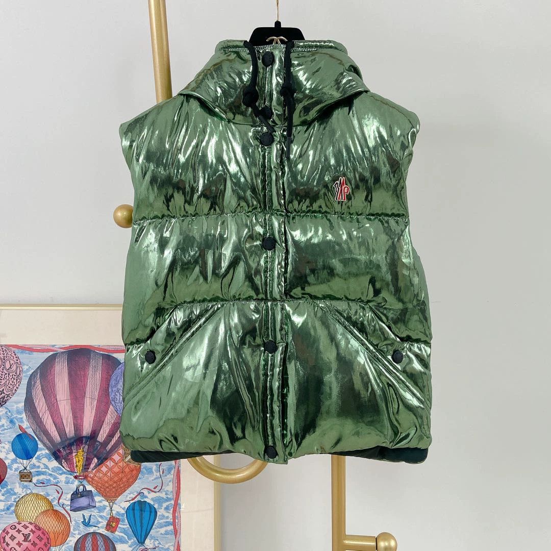 Moncler Moncler Green Shiny Down Vest 1 Size S / US 4 / IT 40 - 1 Thumbnail