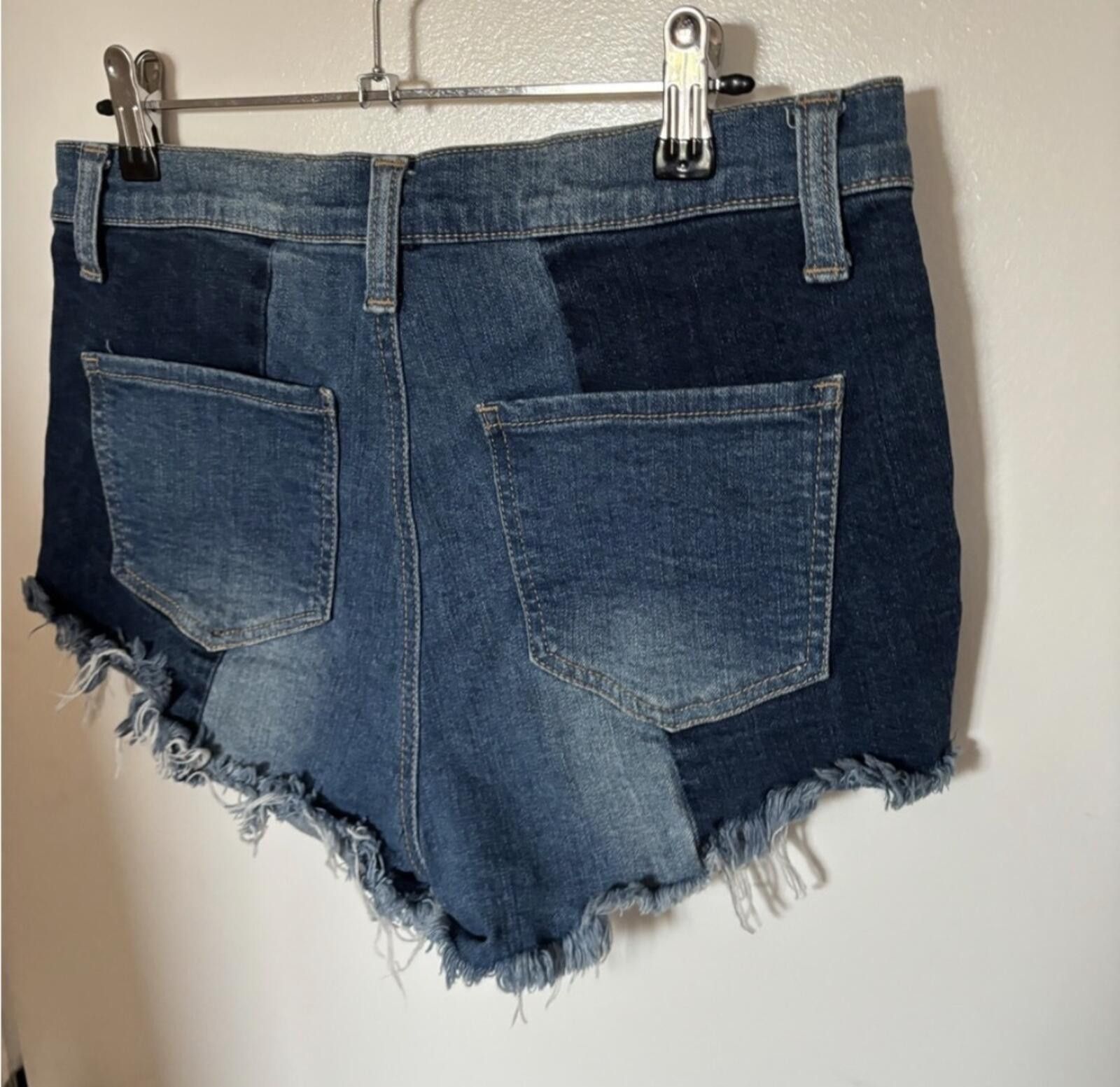 Forever 21 (Forever 21) Denim Frayed Hem Women's Shorts Size 32" / US 10 / IT 46 - 4 Thumbnail