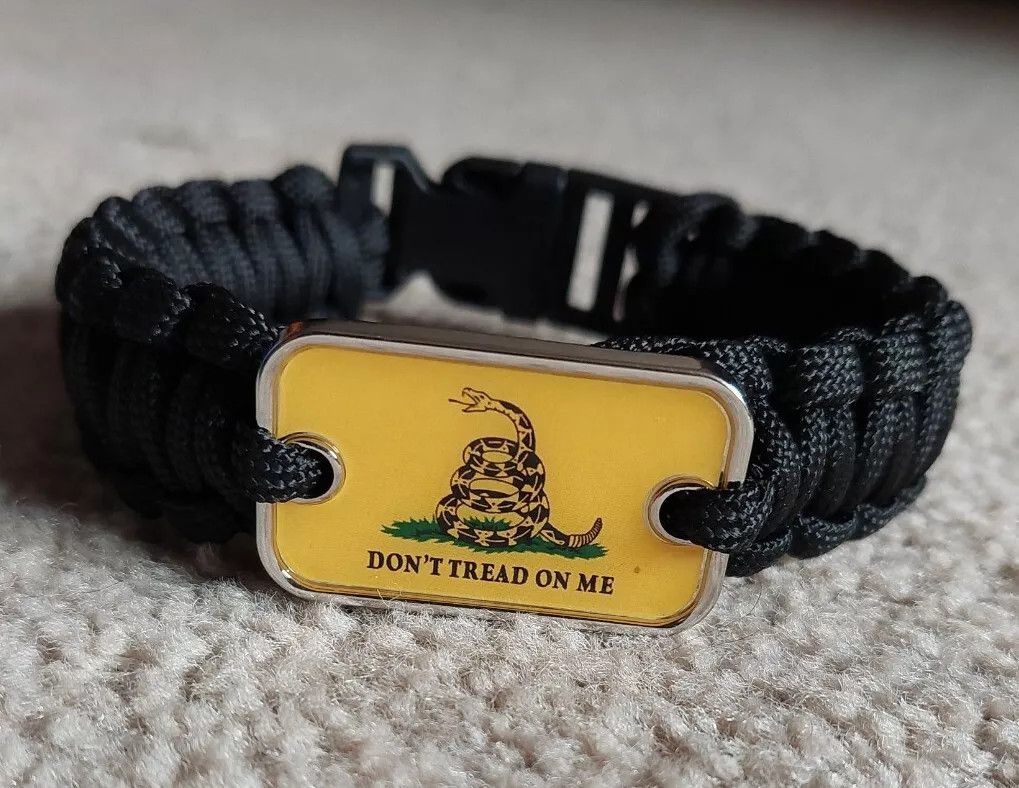 Other "Don't Tread On Me" - Paracord Survival Bracelet - Sealed Size ONE SIZE - 8 Thumbnail