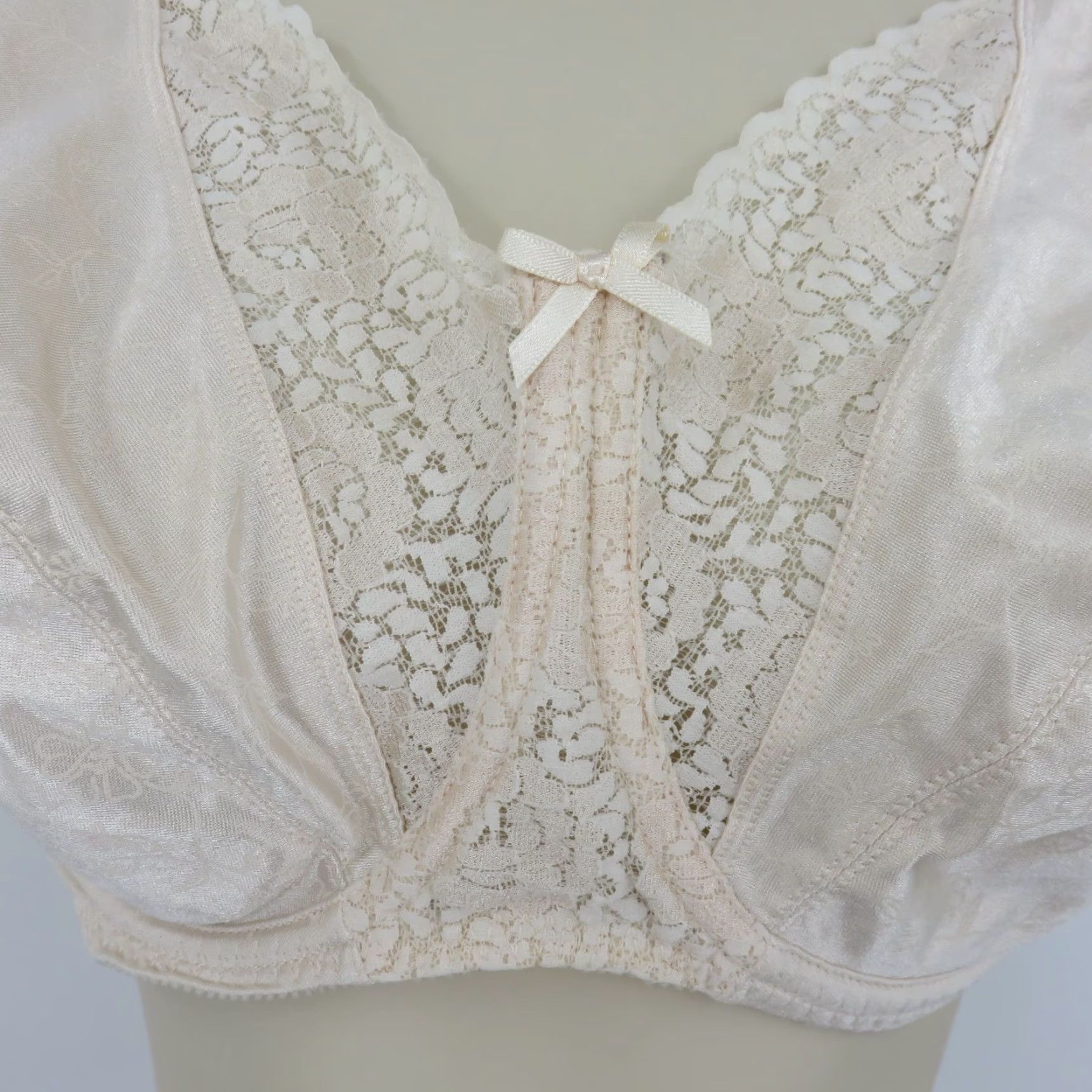 Vintage Playtex Secrets 40DD Underwire Unlined T-Shirt Bra Cream Floral 40DD Womens Vip Lounge Style 4422 Size ONE SIZE - 4 Thumbnail