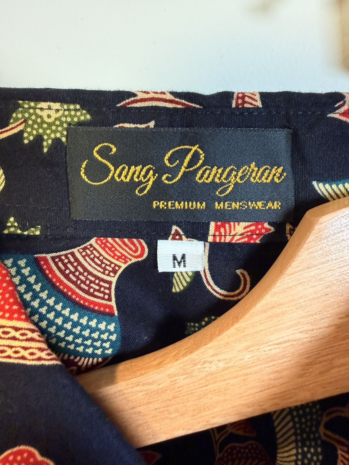 Other Sang Pangeran Premium Batik Shirt Size M | Indonesian Floral Size US M / EU 48-50 / 2 - 4 Thumbnail