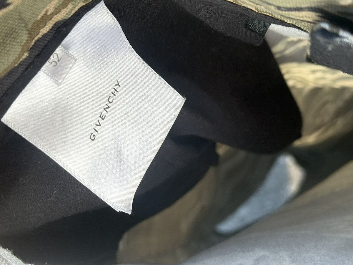 Givenchy Givenchy Tiger Camo Cargo Pants Size US 36 / EU 52 - 18 Thumbnail