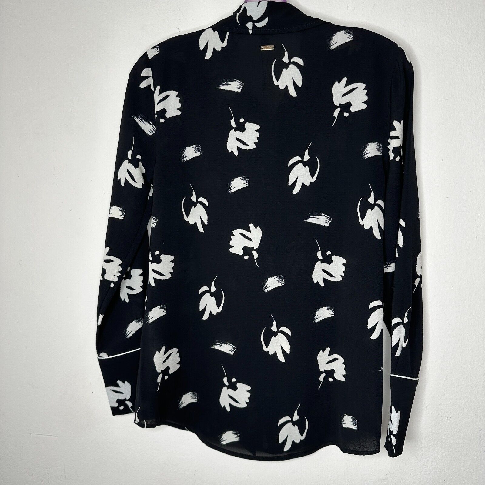 Armani Exchange NWT Armani Exchange Black White Floral Long Sleeve Button XS Size XS / US 0-2 / IT 36-38 - 3 Thumbnail