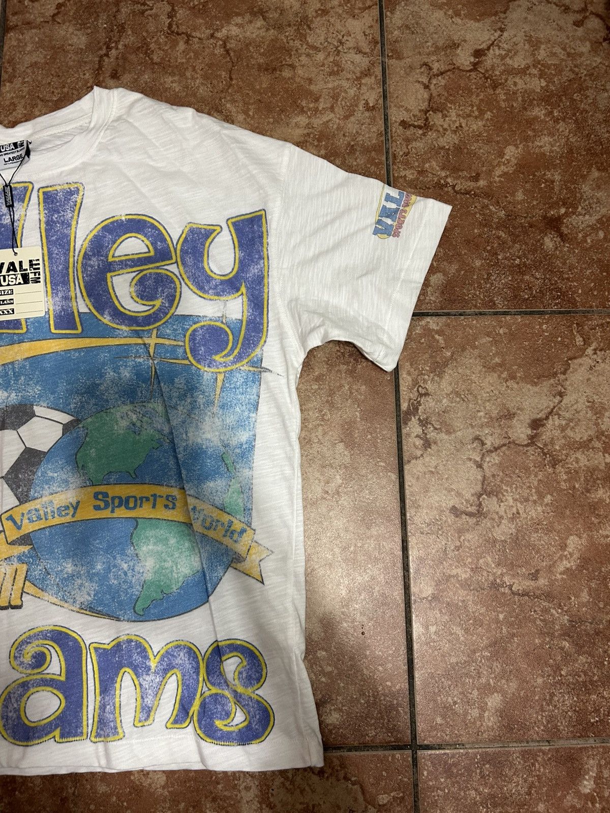 Vale Vale soccer distressed tee brand new size Large Size US L / EU 52-54 / 3 - 2 Thumbnail