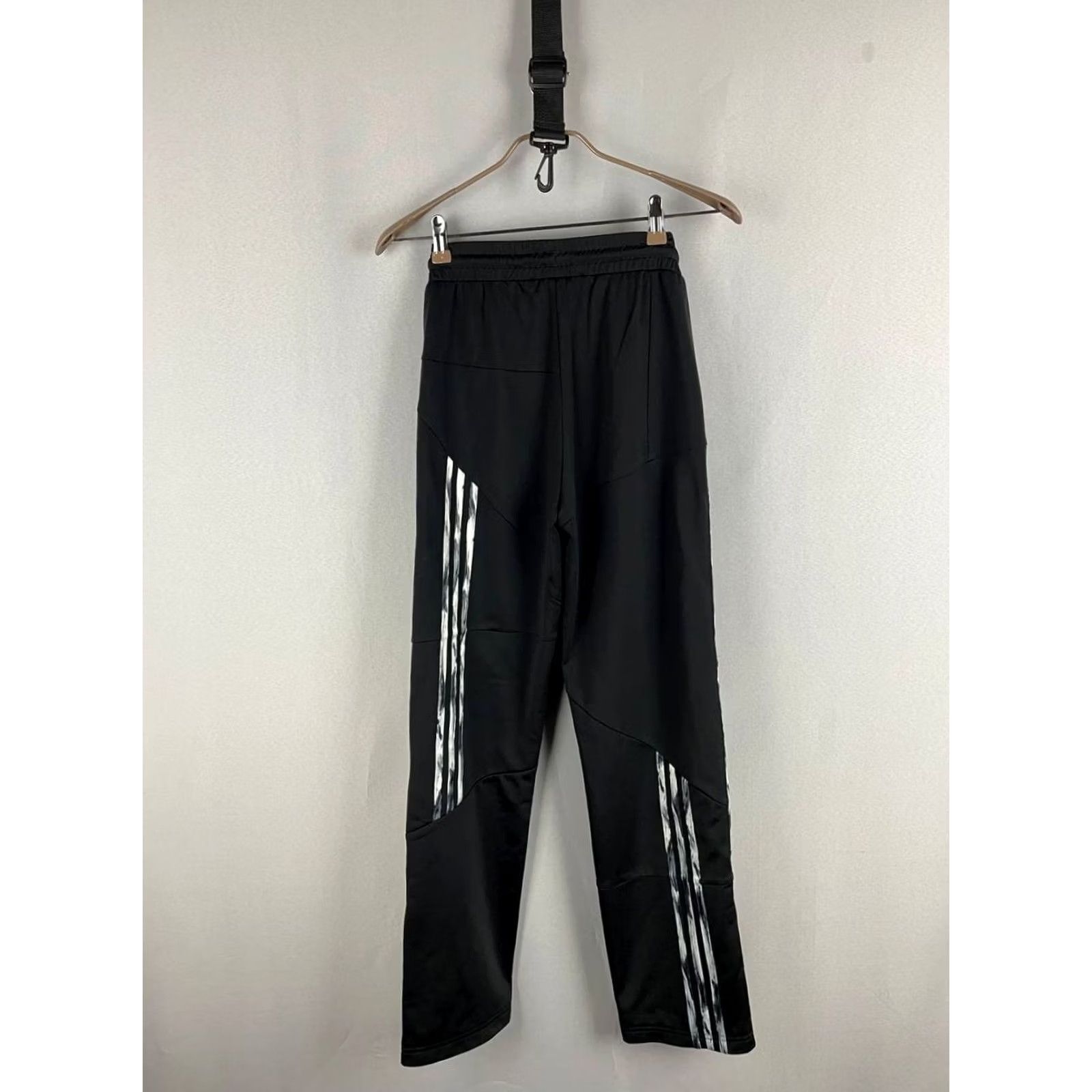 Adidas Adidas Pants Women XS Black Sweatpants Regular Inseam 30" Elastic Waist Breathable Gym & Training 90s Modern Size 26" / US 2 / IT 38 - 2 Thumbnail