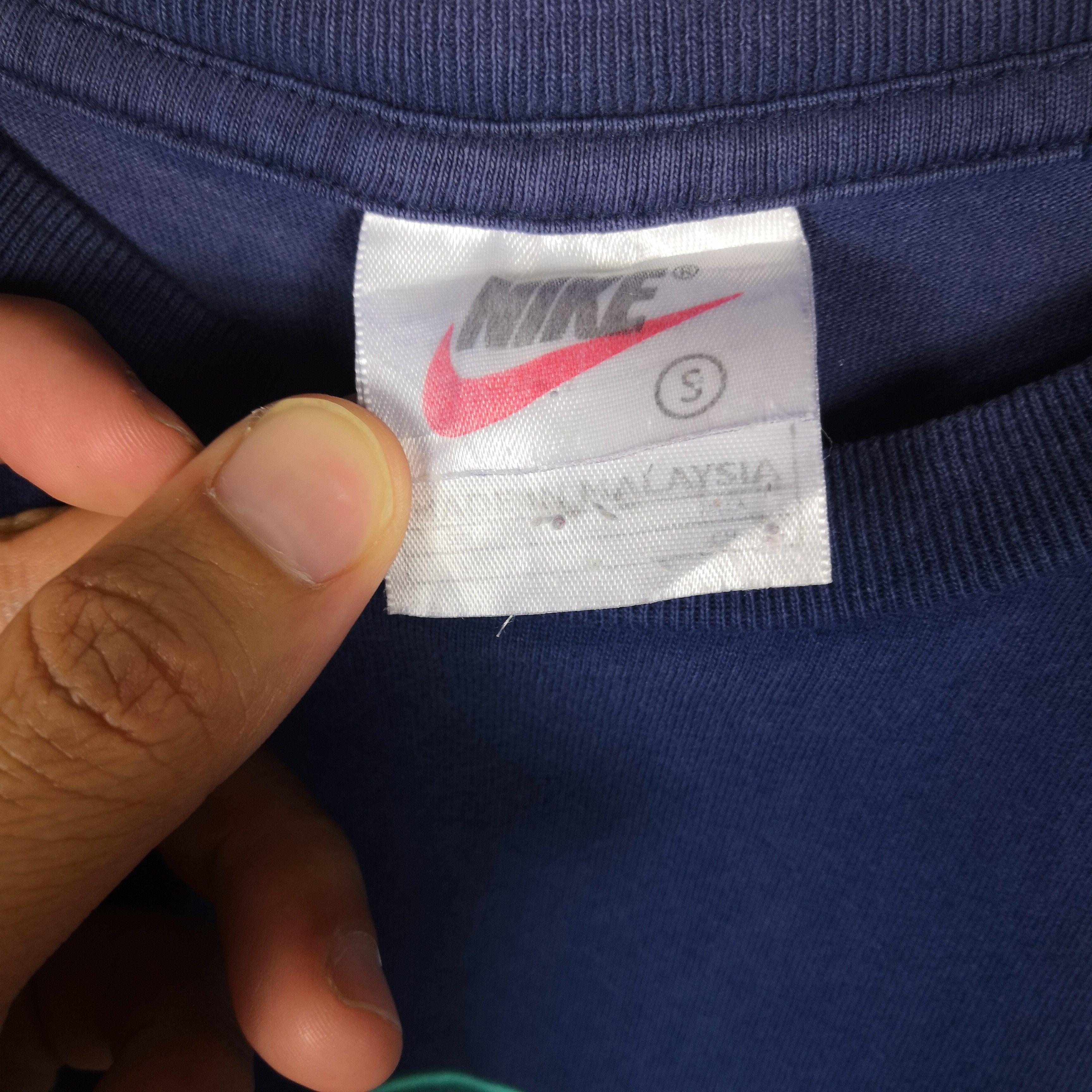 Nike Vintage NIKE Swoosh Tshirt Nike Swoosh Centre Crewneck Tees Size XS / US 0-2 / IT 36-38 - 4 Thumbnail