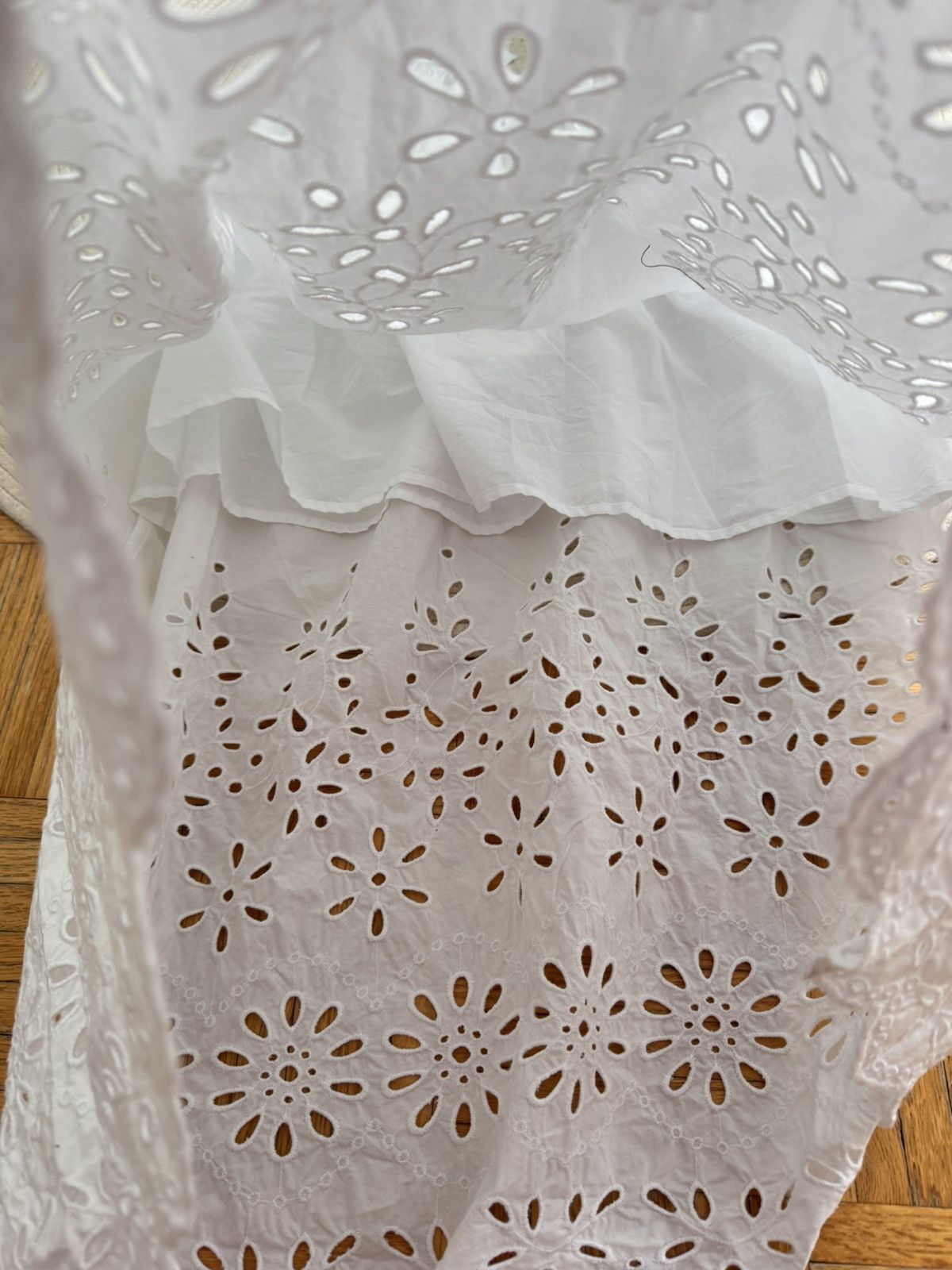 Banana Republic Banana Republic EYELET MIDI SKIRT size XS BNWT Size 26" / US 2 / IT 38 - 7 Thumbnail