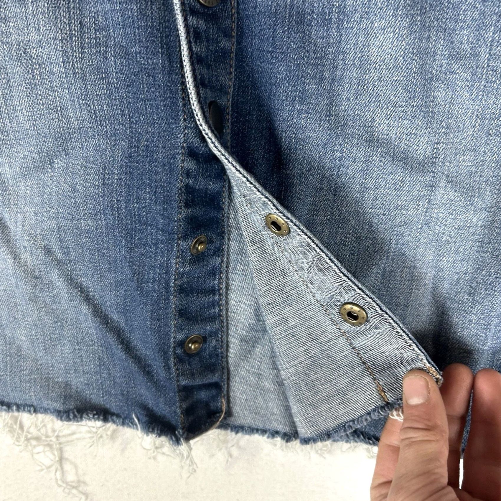 Abercrombie & Fitch Abercrombie & Fitch Denim Skirt Womens 24 Blue Faded Snap Button A-line Short Size 42" / US 20 - 2 Thumbnail
