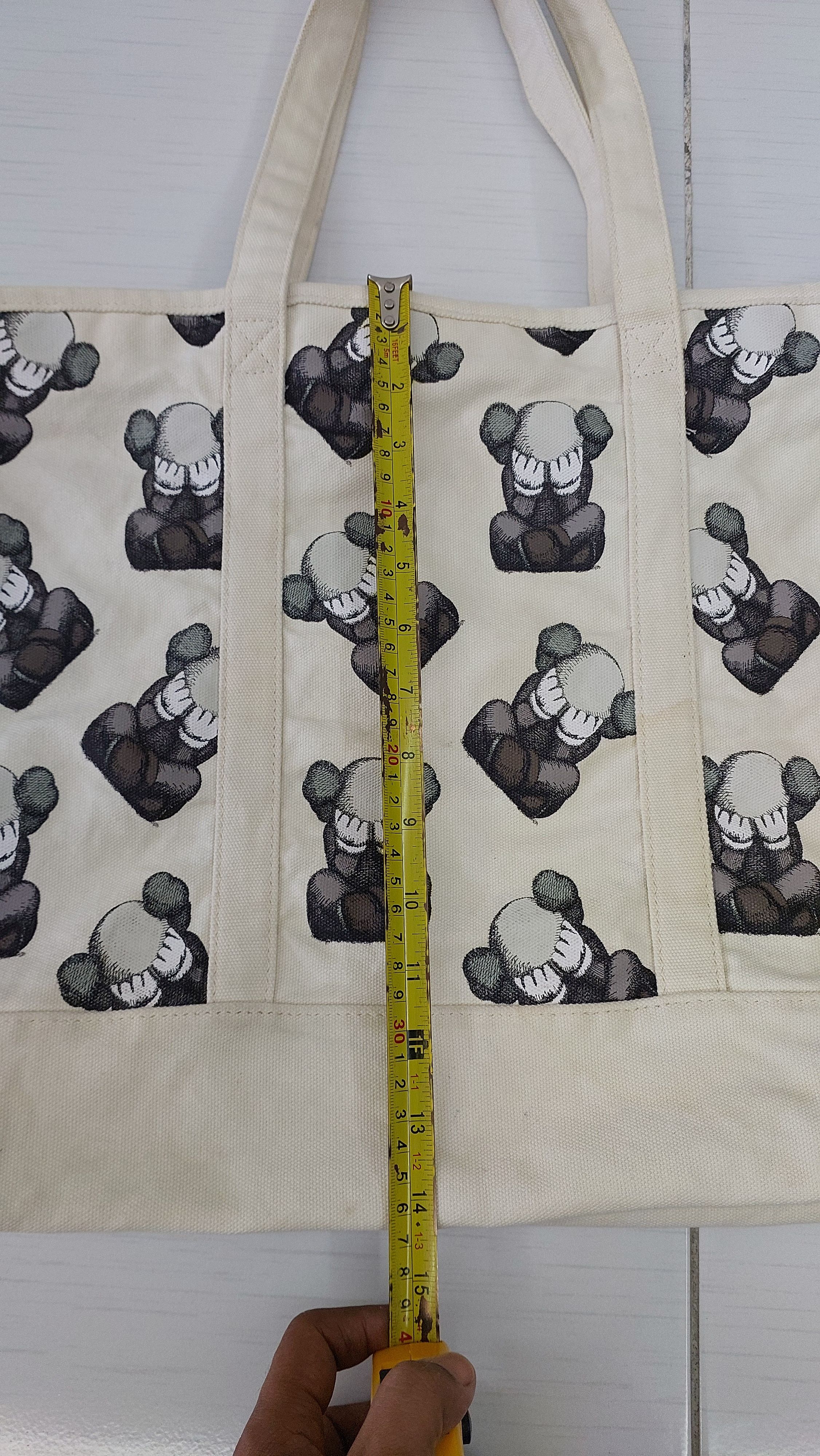 Japanese Brand × Kaws × Uniqlo UNIQLO x KAWS TOTE CANVES BAG Size ONE SIZE - 6 Thumbnail