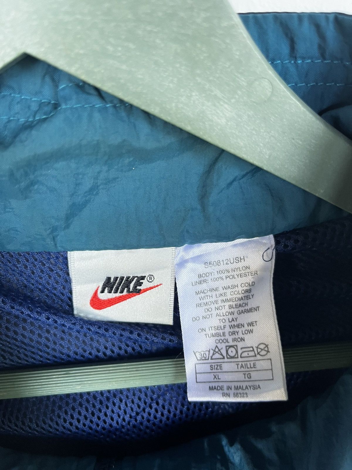 Nike Vintage 90s Nike Windbreaker Jacket Size US XL / EU 56 / 4 - 6 Thumbnail