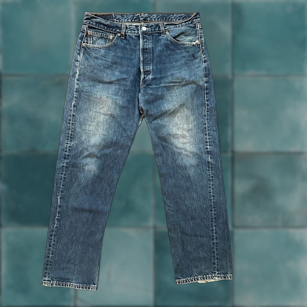 Levi's VINTAGE Levi's 501 Jeans - Men - Straight - 36x30 - Light Blue Denim - 90s Canada - Button Fly - Classic Fit Size US 36 / EU 52 - 1 Thumbnail