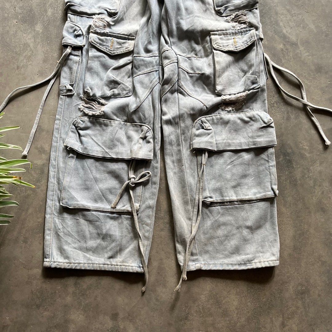 Beauty Beast Y2k multi pocket cargo Size US 32 / EU 48 - 3 Thumbnail