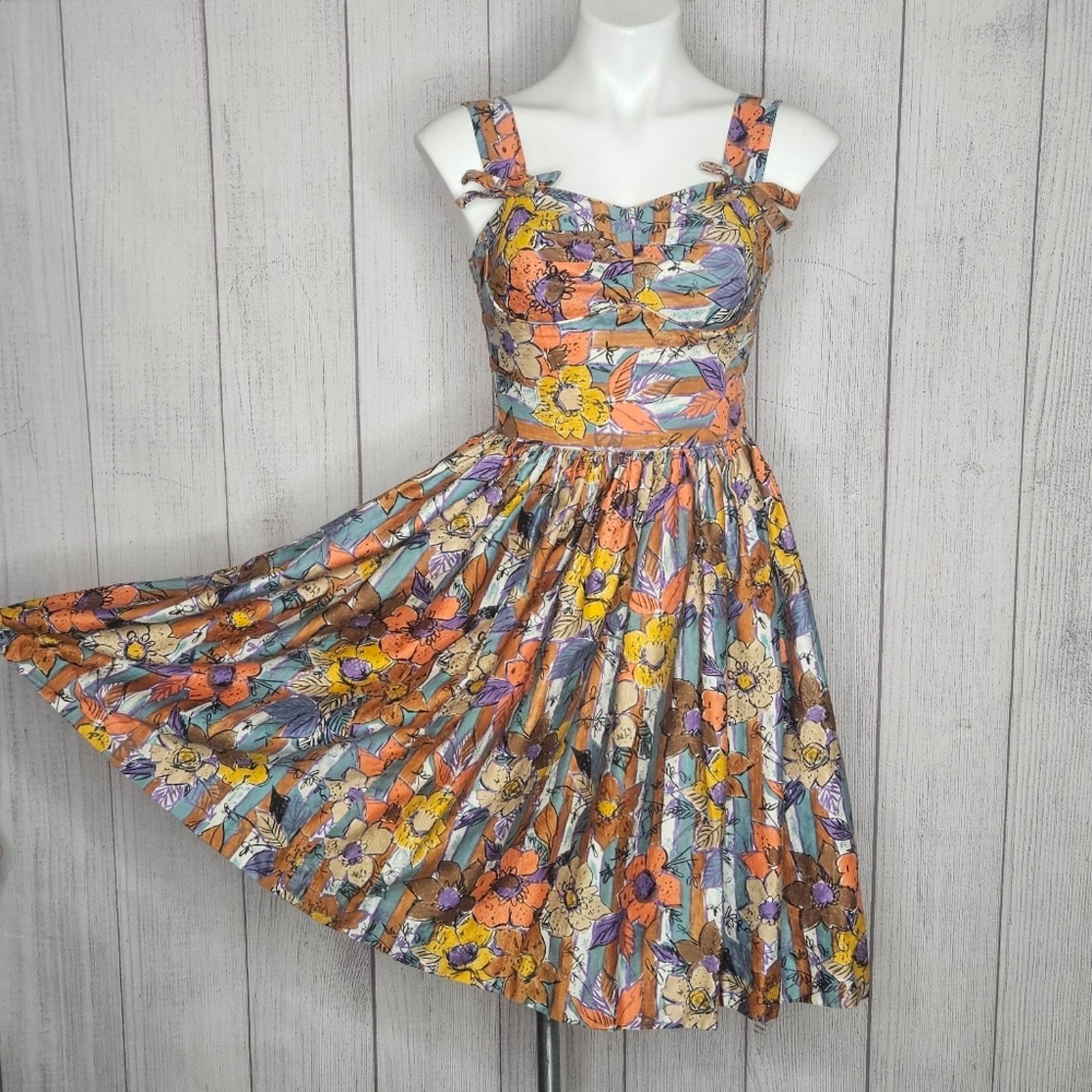 Vintage VTG 50s Candy Jones California Floral Smocked Sundress, sz S Size S / US 4 / IT 40 - 1 Thumbnail