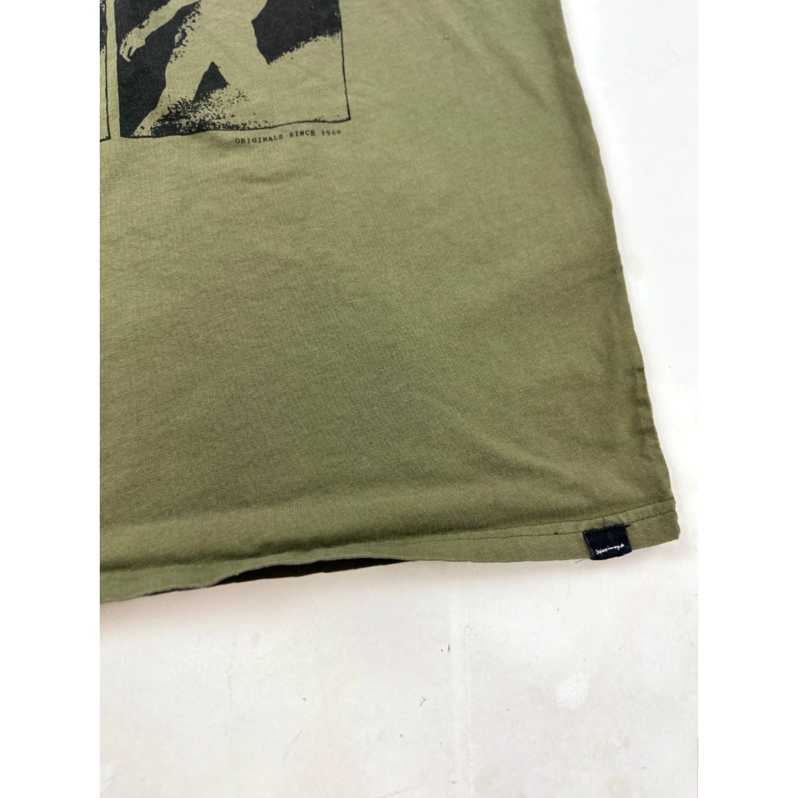Quiksilver Quiksilver Shirt Mens Large Olive Green Short Sleeve Crew Neck Graphic Skate Fit Logo 100% Cotton T-Shirt Green Size US L / EU 52-54 / 3 - 3 Thumbnail