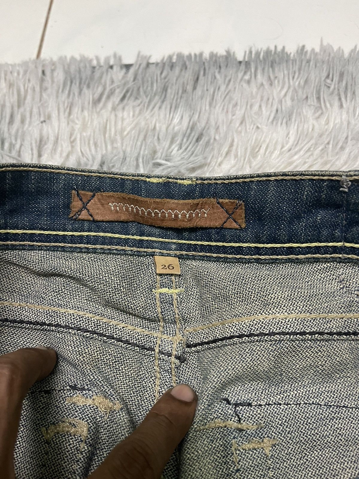 20471120 90s YANUK FLARE JEANS DISTRESSED DESIGN Size US 30 / EU 46 - 8 Thumbnail