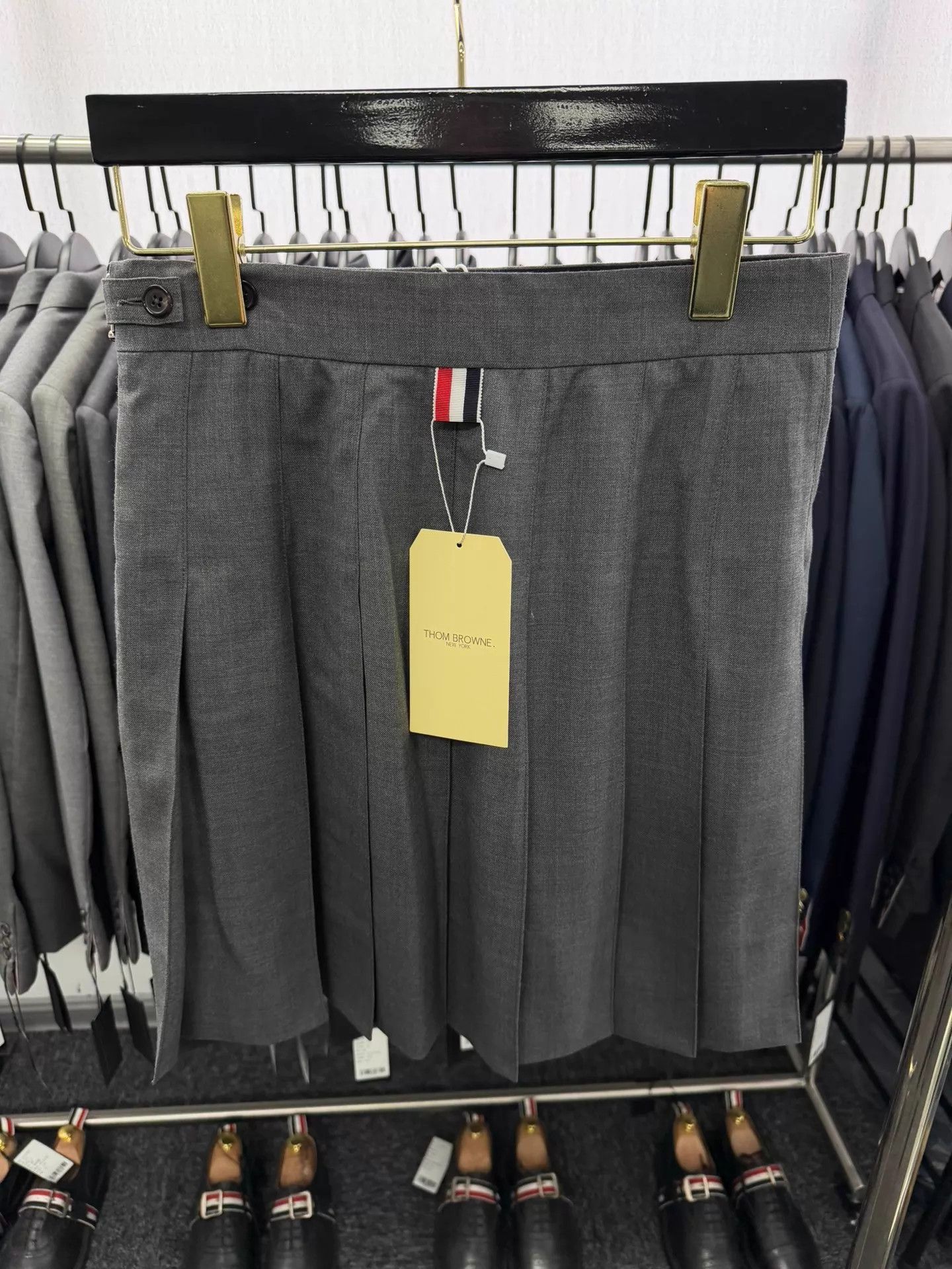 Thom Browne Thom Browne Women's Classic Mid Gray Pleated Skirt Size 27" / US 4 / IT 40 - 2 Thumbnail