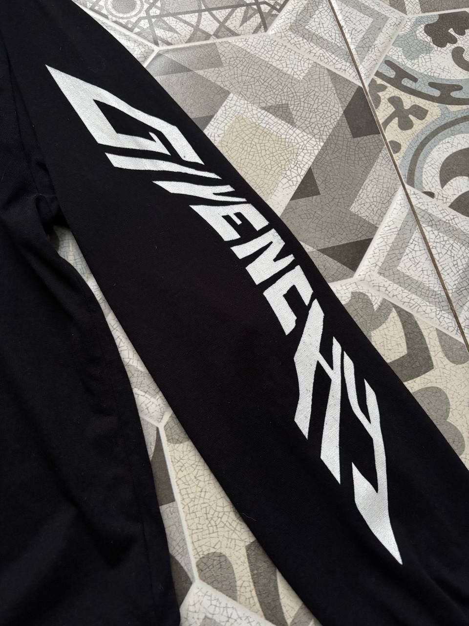Givenchy Givenchy men’s long sleeve big logo Graphic Swan RRP~550$ Size US S / EU 44-46 / 1 - 6 Thumbnail