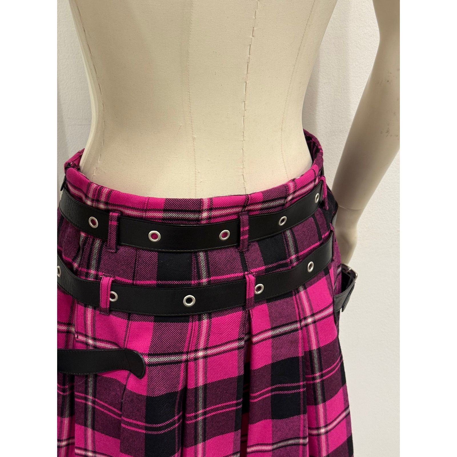 Dolce & Gabbana A/W2003 Dolce & Gabbana bondage tartan runway skirt Size 30" / US 8 / IT 44 - 8 Thumbnail